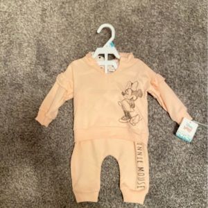 NWT disney baby outfit 6-9 months